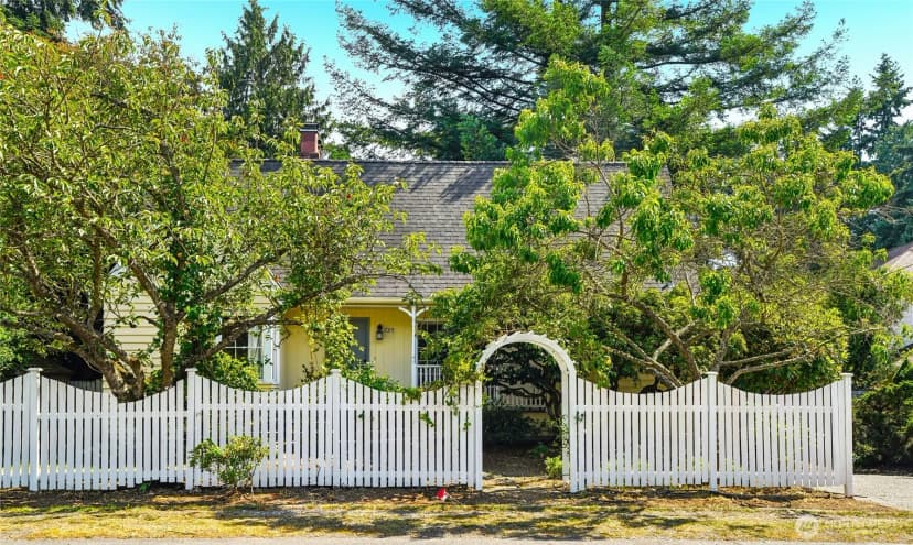 Property photo for 739 N 165th Street, Shoreline