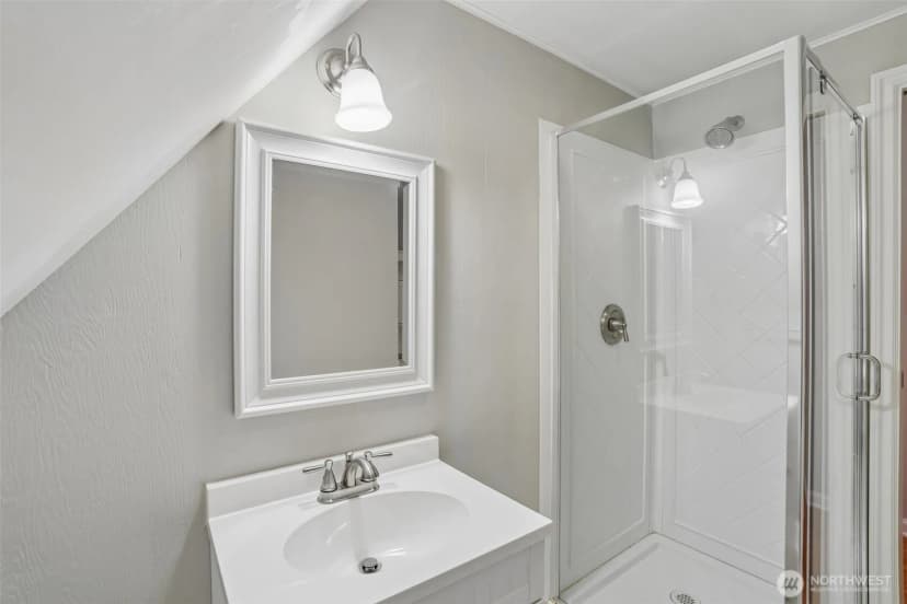 Property photo for 739 N 165th Street, Shoreline photo 20