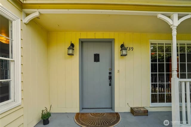 Property photo for 739 N 165th Street, Shoreline photo 3