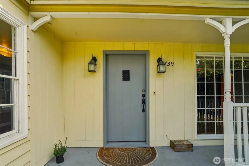 Property photo for 739 N 165th Street, Shoreline photo 3