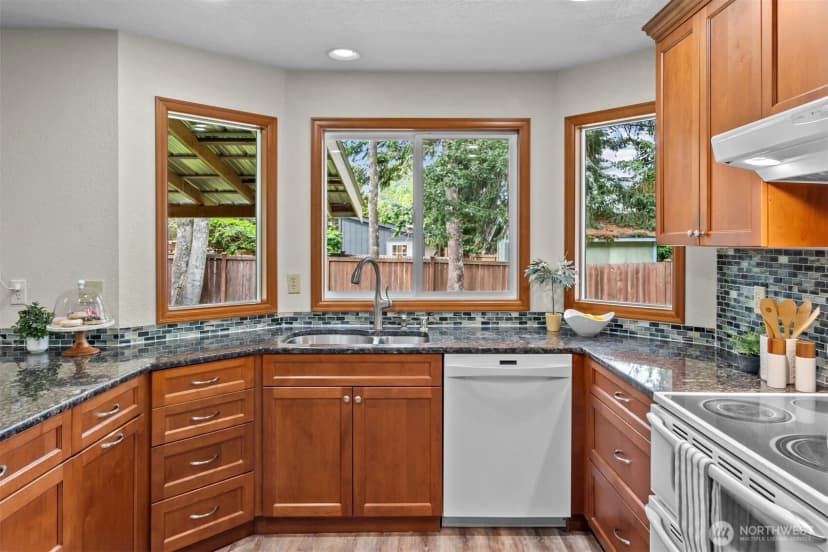 Property photo for 9125 Zircon Drive Sw, Lakewood photo 8