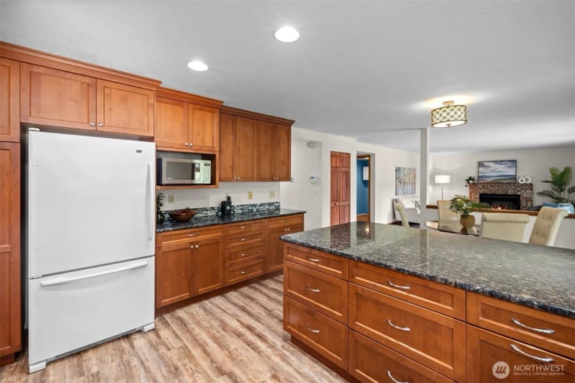 Property photo for 9125 Zircon Drive Sw, Lakewood photo 9