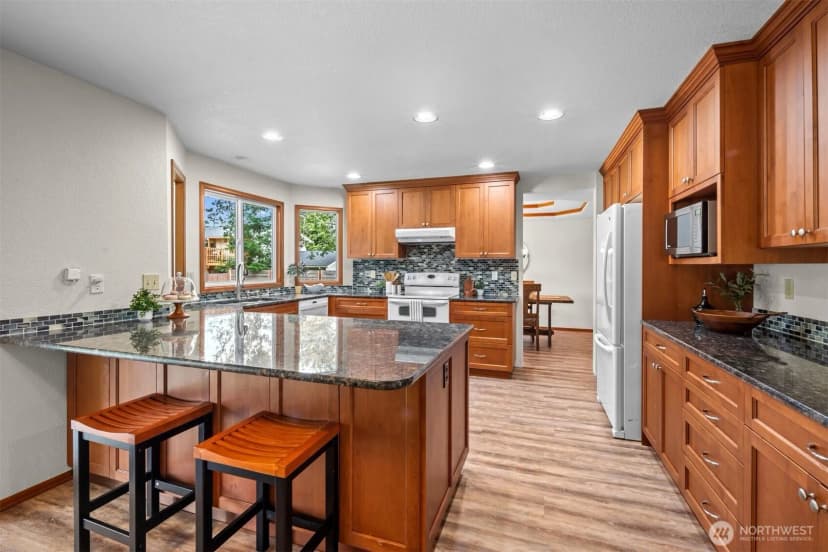 Property photo for 9125 Zircon Drive Sw, Lakewood photo 7