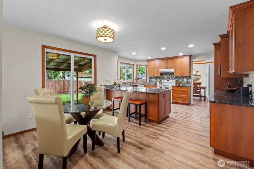 Property photo for 9125 Zircon Drive Sw, Lakewood photo 5