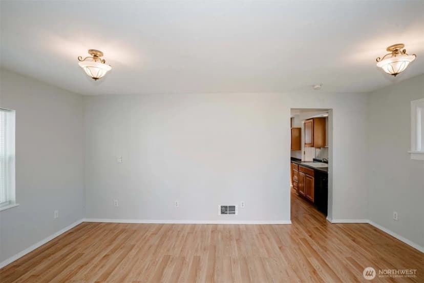 Property photo for 2220 Summit Avenue, Everett photo 3