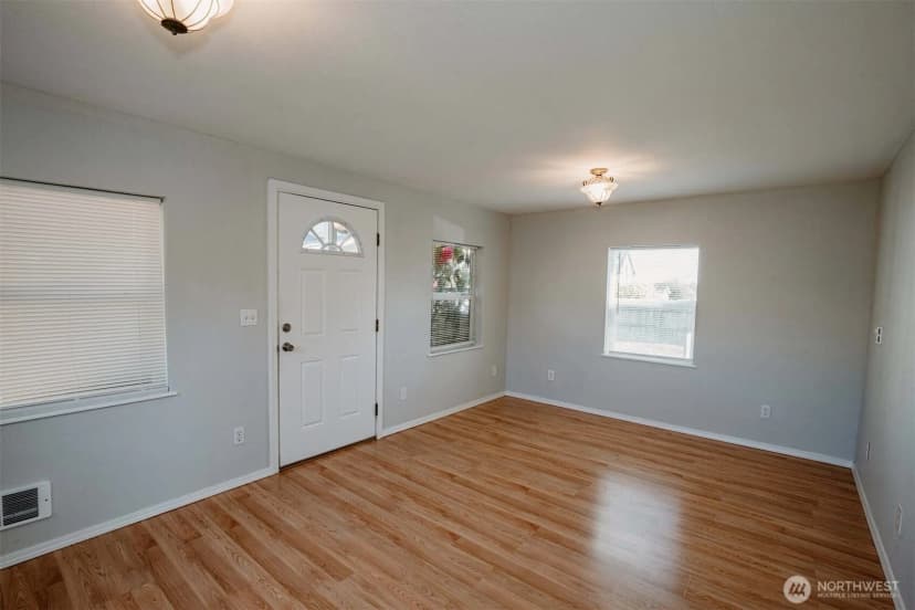 Property photo for 2220 Summit Avenue, Everett photo 16