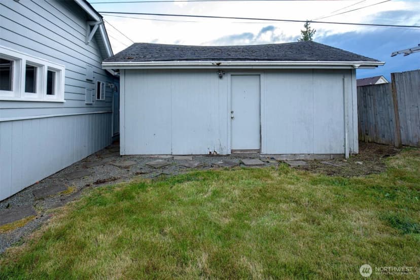 Property photo for 2220 Summit Avenue, Everett photo 19