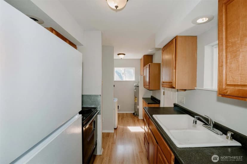 Property photo for 2220 Summit Avenue, Everett photo 5