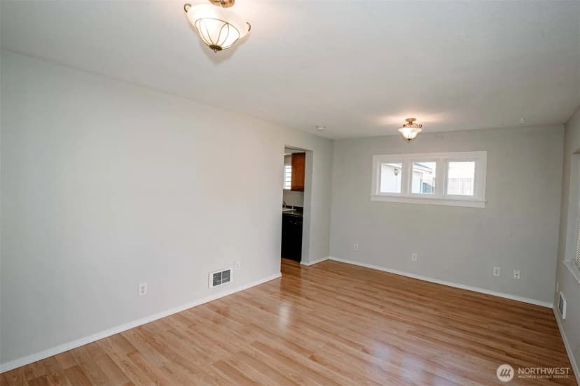 Property photo for 2220 Summit Avenue, Everett photo 4