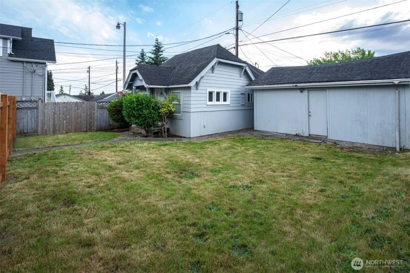 Property photo for 2220 Summit Avenue, Everett photo 17
