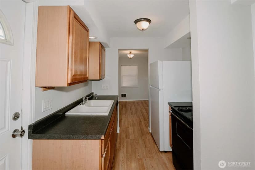 Property photo for 2220 Summit Avenue, Everett photo 6