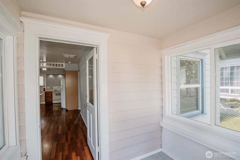 Property photo for 2218 Summit Avenue, Everett photo 3