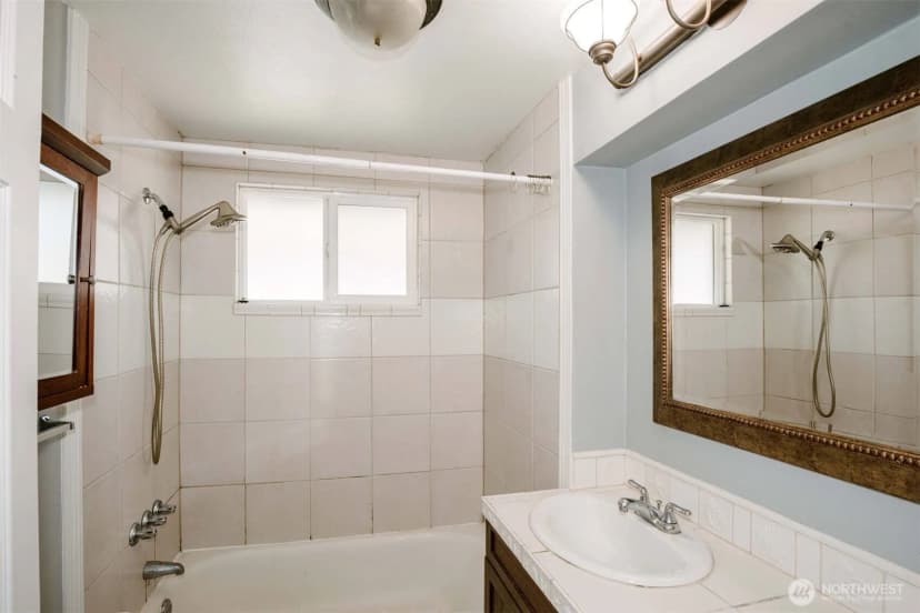 Property photo for 2218 Summit Avenue, Everett photo 12
