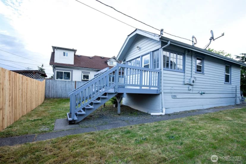 Property photo for 2218 Summit Avenue, Everett photo 19