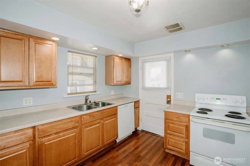 Property photo for 2218 Summit Avenue, Everett photo 9