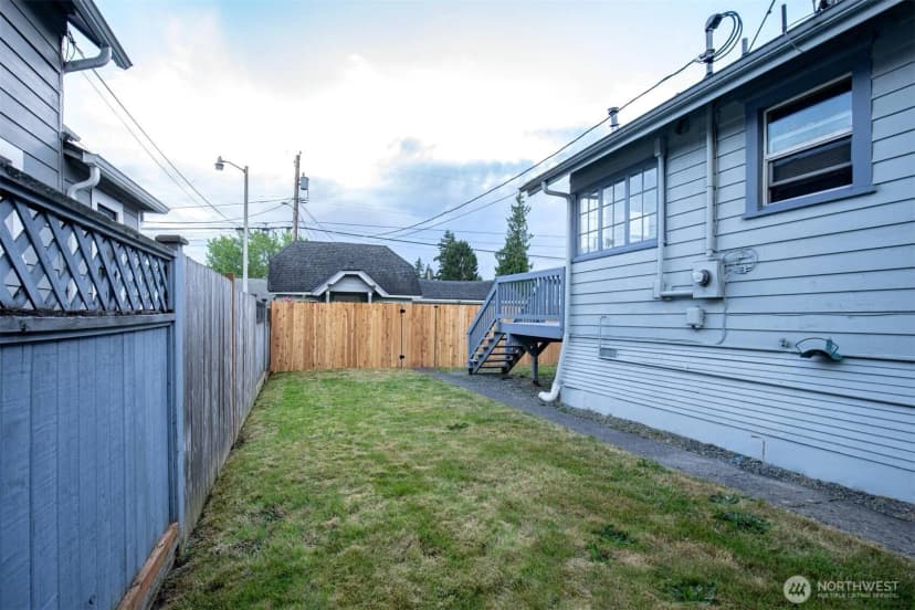 Property photo for 2218 Summit Avenue, Everett photo 21