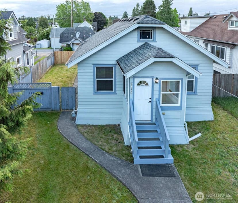 Property photo for 2218 Summit Avenue, Everett photo 2