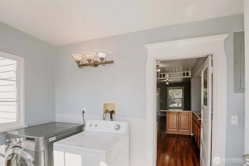 Property photo for 2218 Summit Avenue, Everett photo 17