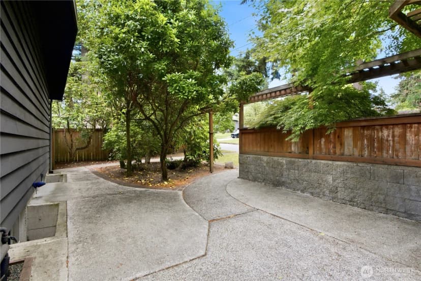 Property photo for 1608 151st Avenue Se, Bellevue photo 30