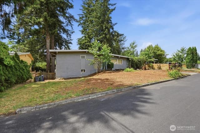 Property photo for 1511 143rd Avenue Se, Bellevue photo 2
