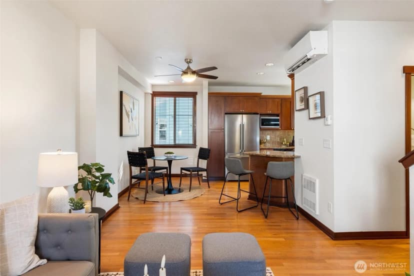 Property photo for 2400 W Boston Street, Seattle photo 9