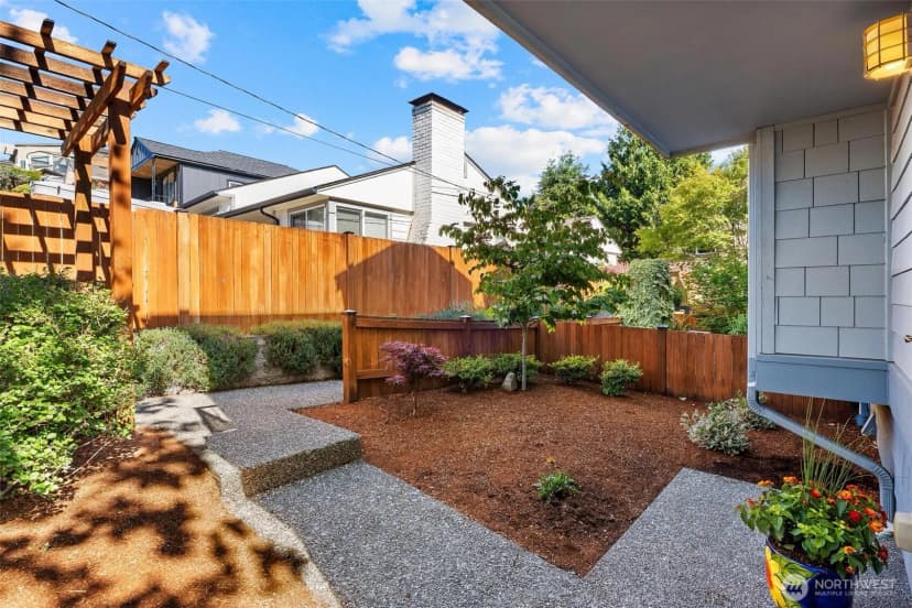 Property photo for 2400 W Boston Street, Seattle photo 32