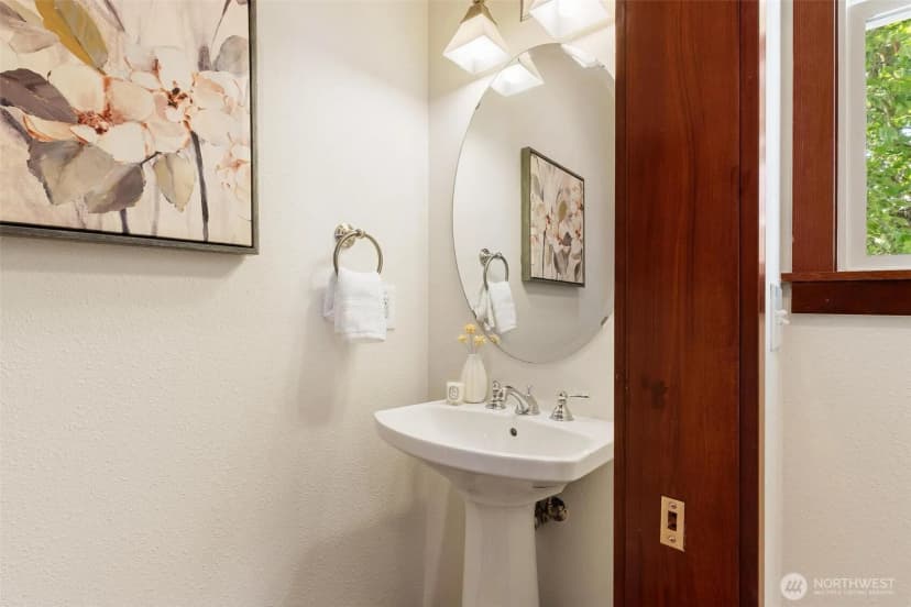 Property photo for 2400 W Boston Street, Seattle photo 15