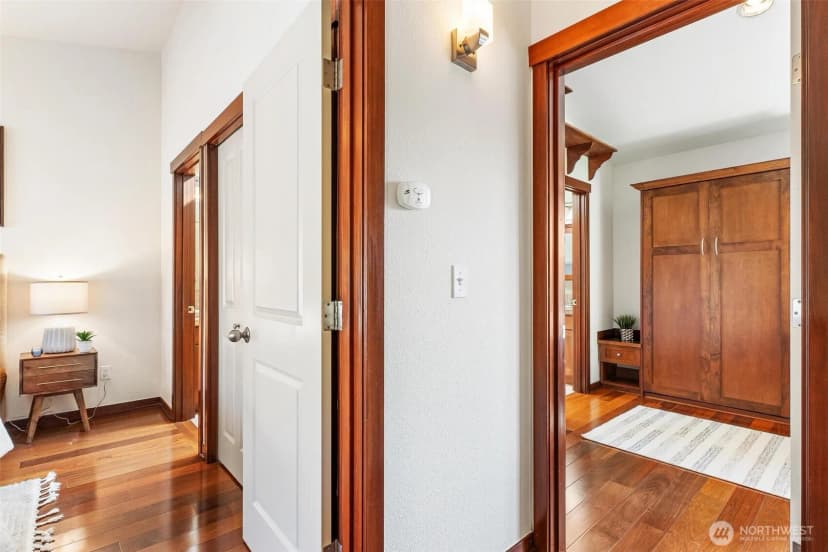 Property photo for 2400 W Boston Street, Seattle photo 18