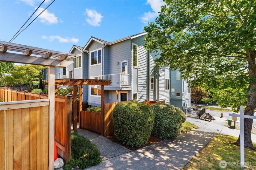 Property photo for 2400 W Boston Street, Seattle photo 33