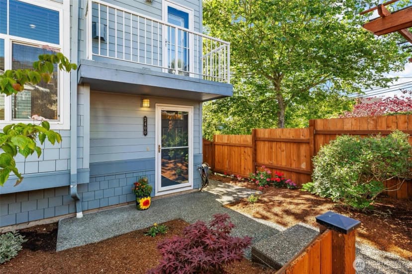 Property photo for 2400 W Boston Street, Seattle photo 2