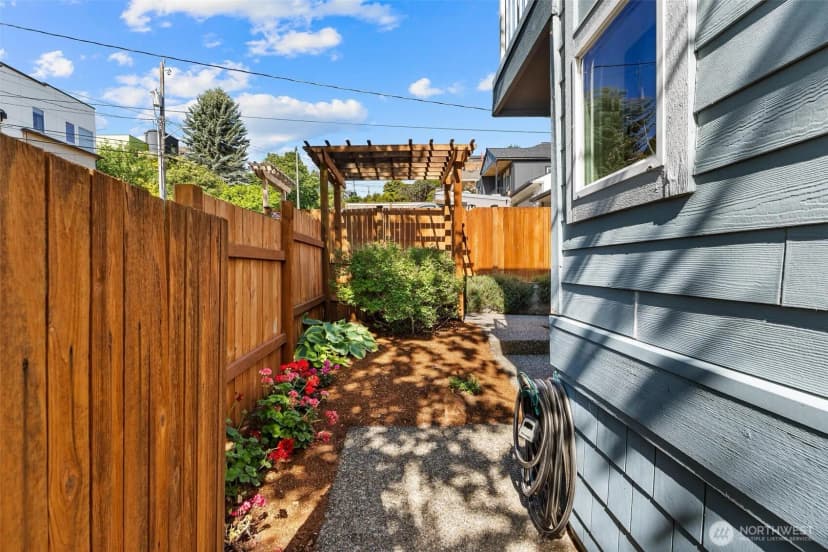Property photo for 2400 W Boston Street, Seattle photo 30
