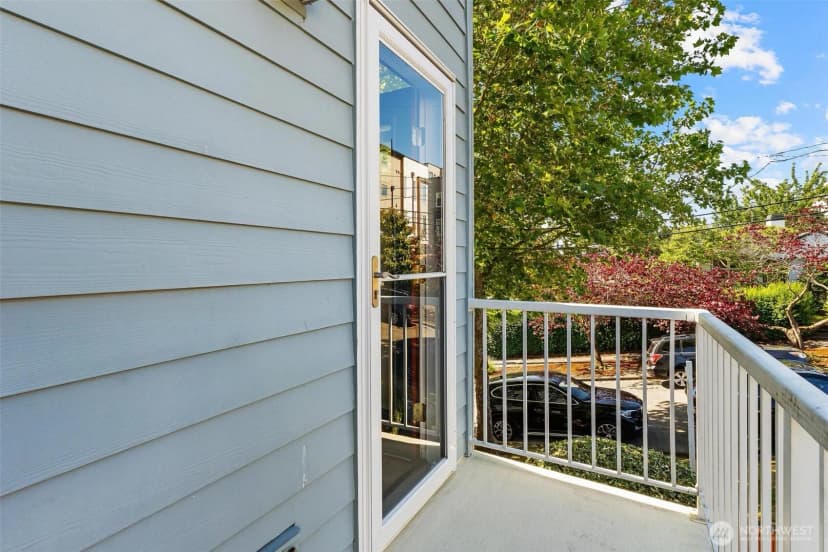 Property photo for 2400 W Boston Street, Seattle photo 28