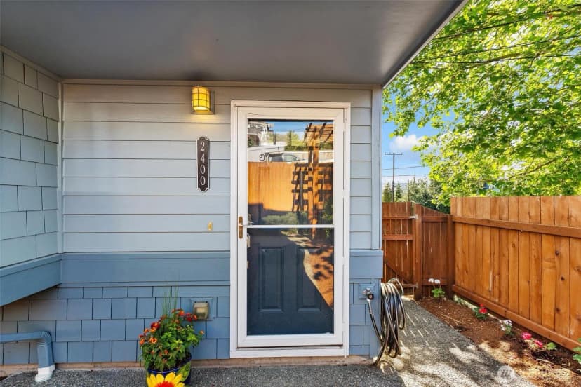 Property photo for 2400 W Boston Street, Seattle photo 27