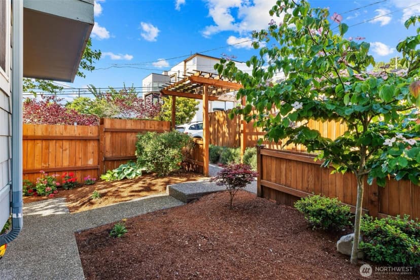 Property photo for 2400 W Boston Street, Seattle photo 31
