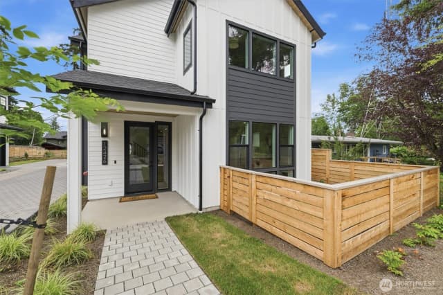 Property photo for 12426 Ne 90th Street, Kirkland photo 2