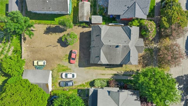 Property photo for 2916 18th Avenue S, Seattle photo 4
