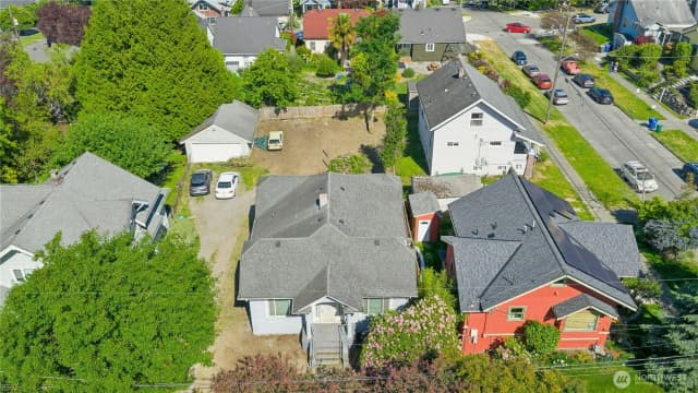Property photo for 2916 18th Avenue S, Seattle photo 3