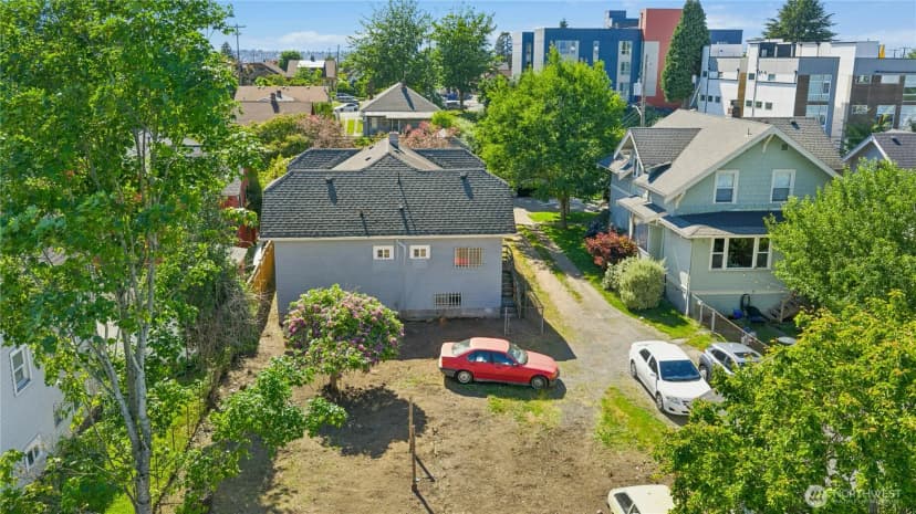 Property photo for 2916 18th Avenue S, Seattle photo 6