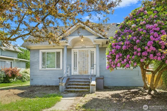 Property photo for 2916 18th Avenue S, Seattle