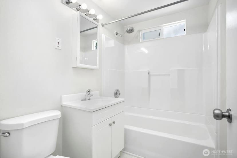 Property photo for 15513 8th Avenue Ne, Shoreline photo 22