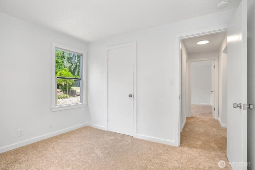 Property photo for 15513 8th Avenue Ne, Shoreline photo 18