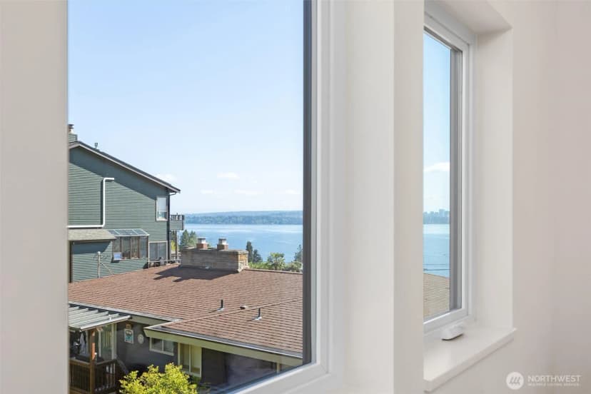 Property photo for 909 32nd Avenue S #c, Seattle photo 4