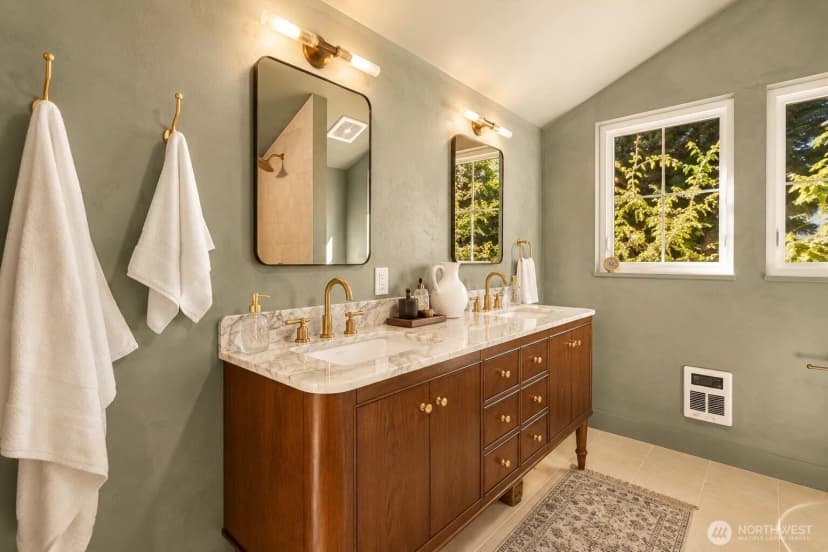 Property photo for 909 32nd Avenue S #c, Seattle photo 6