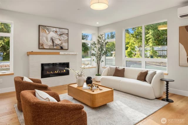 Property photo for 16344 Linden Avenue N, Shoreline photo 5