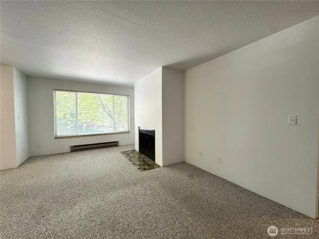 Property photo for 555 N 105th Street, Seattle photo 2