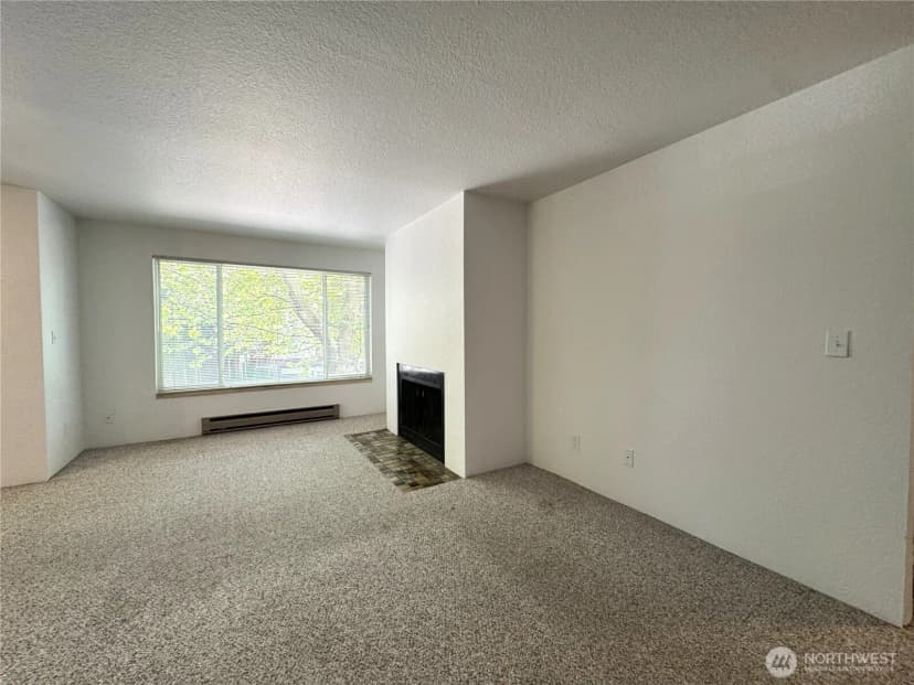 Property photo for 555 N 105th Street, Seattle photo 2
