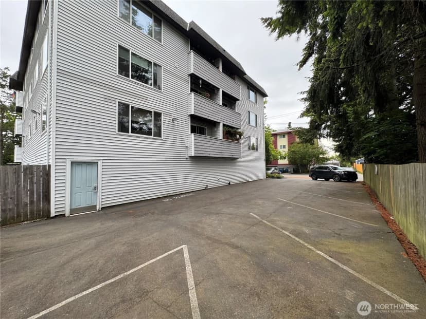 Property photo for 555 N 105th Street, Seattle photo 19