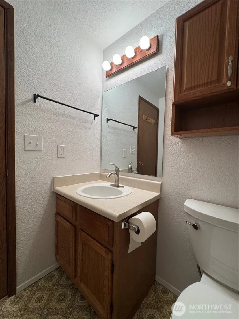 Property photo for 555 N 105th Street, Seattle photo 11