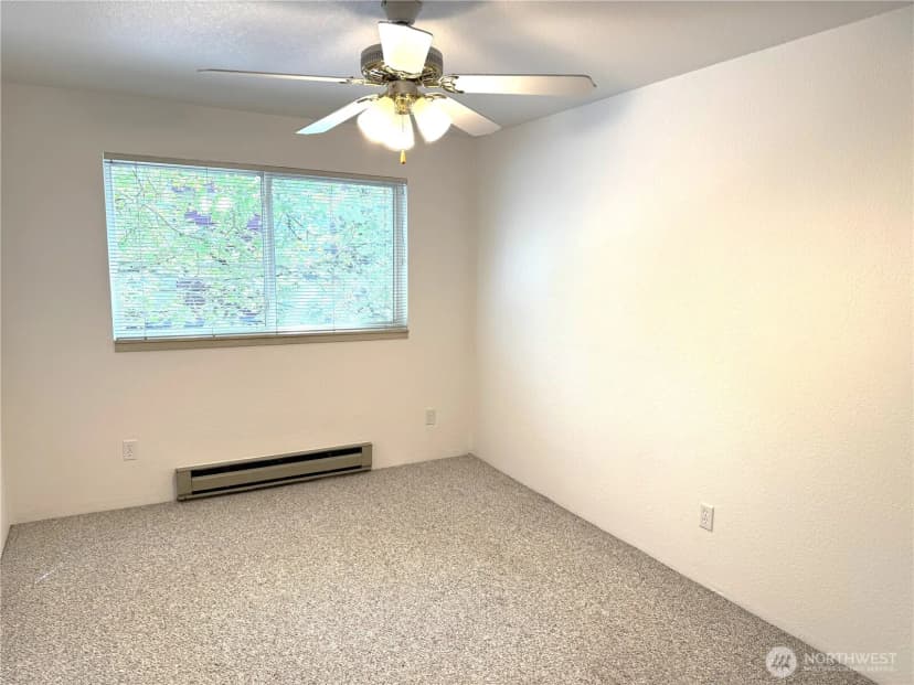 Property photo for 555 N 105th Street, Seattle photo 12