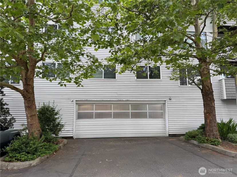 Property photo for 555 N 105th Street, Seattle photo 18